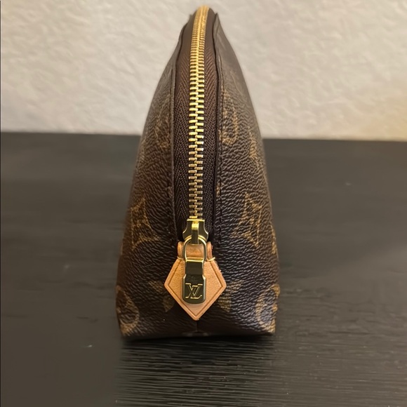 Louis Vuitton Cosmetic Pouch Small - Picture 4 of 7